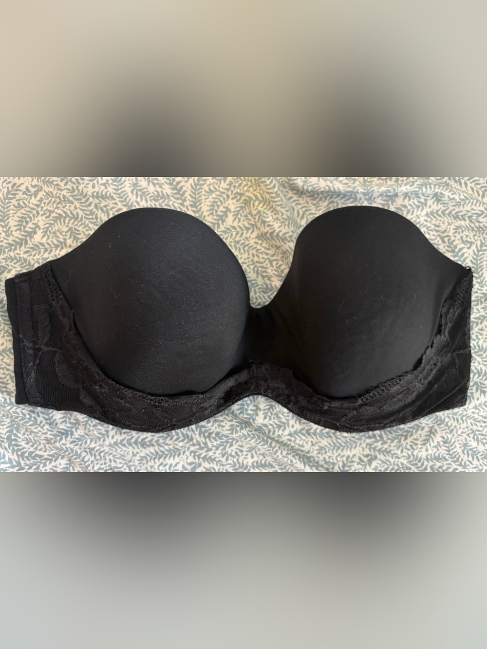 Victorias Secret Strapless lace bra